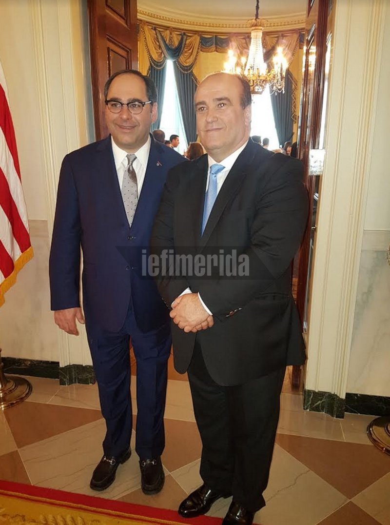 Με Κουρουμπλή και Γιάννα Νταρίλη γιόρτασε την 25η Μαρτίου ο Τραμπ, στον Λευκό Οίκο -Αφαντη η Μελάνια [αποκλειστικές εικόνες] | iefimerida.gr 3