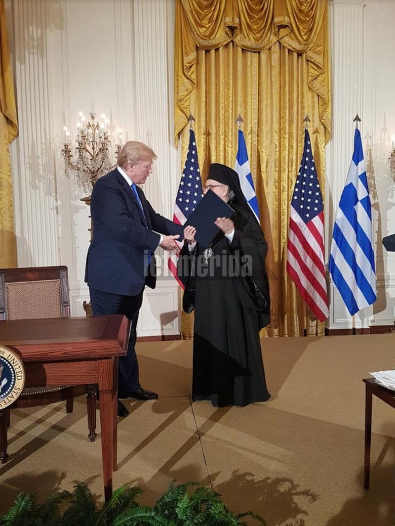 Με Κουρουμπλή και Γιάννα Νταρίλη γιόρτασε την 25η Μαρτίου ο Τραμπ, στον Λευκό Οίκο -Αφαντη η Μελάνια [αποκλειστικές εικόνες] | iefimerida.gr 1