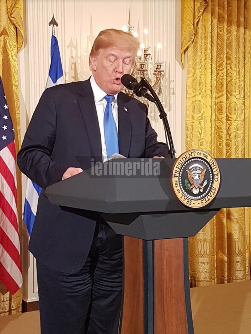 Με Κουρουμπλή και Γιάννα Νταρίλη γιόρτασε την 25η Μαρτίου ο Τραμπ, στον Λευκό Οίκο -Αφαντη η Μελάνια [αποκλειστικές εικόνες] | iefimerida.gr 0