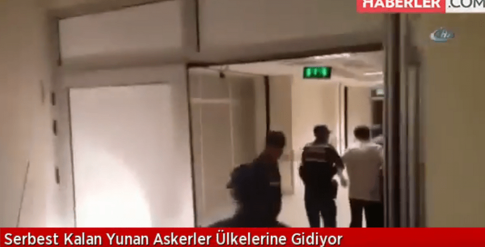 Οι πρώτες εικόνες μετά την απελευθέρωση των δύο Ελλήνων στρατιωτικών  | iefimerida.gr 1