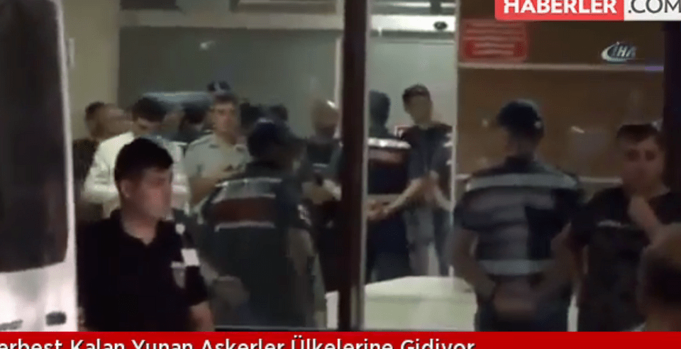 Οι πρώτες εικόνες μετά την απελευθέρωση των δύο Ελλήνων στρατιωτικών  | iefimerida.gr 0