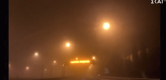 Εντονη ομίχλη «σκέπασε» την Αττική Οδό [εικόνες] | iefimerida.gr 1