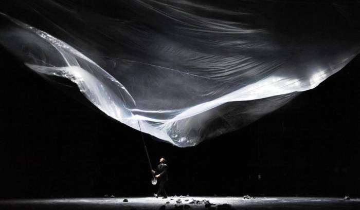 Ο Παπαϊωάννου επιστρέφει με επίμονα υπαρξιακά ερωτήματα [εικόνες] | iefimerida.gr 1