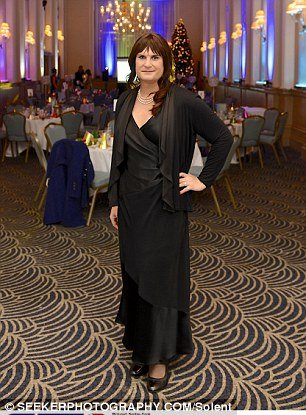 Από Στιβ έγινε Σόφι - Η πρώτη τρανσέξουαλ που εργάζεται στην Πρέμιερ Λιγκ της Αγγλίας [εικόνες] | iefimerida.gr 1