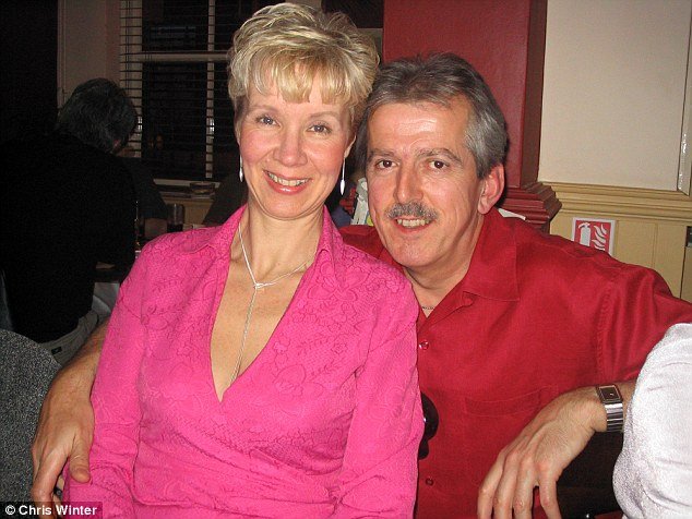 Η γυναίκα που πλήρωσε την ισότητα -Εδωσε διατροφή στον χρυσοθήρα άντρα της 300.000 [εικόνες] | iefimerida.gr 2