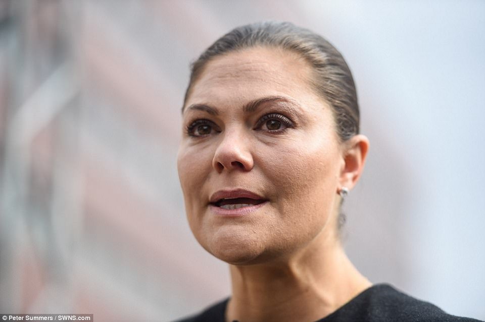 Λύγισε η Πριγκίπισσα Βικτόρια στο σημείο της επίθεσης στην Στοκχόλμη- Ξέσπασε σε κλάματα [βίντεο] | iefimerida.gr 0