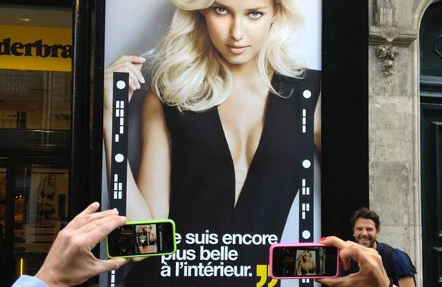 Γδύσε το κορίτσι της Wonderbra με το iPhone σου [εικόνες+βίντεο]  | iefimerida.gr 0