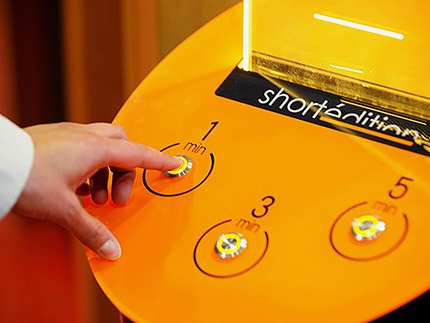 Αυτόματος πωλητής... ιστοριών! Μηχανήματα εκτυπώνουν σύντομα ποιήματα και διηγήματα για να μην βαριέσαι στο μετρό [εικόνες] | iefimerida.gr 0