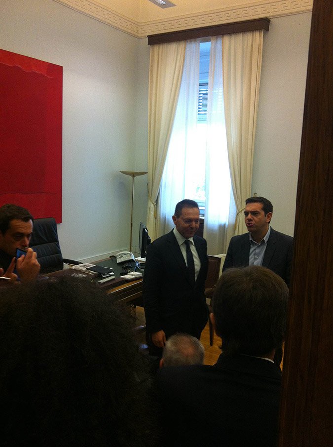 Μαζί με τον Λαφαζάνη είδε ο Τσίπρας τον Στουρνάρα | iefimerida.gr 1