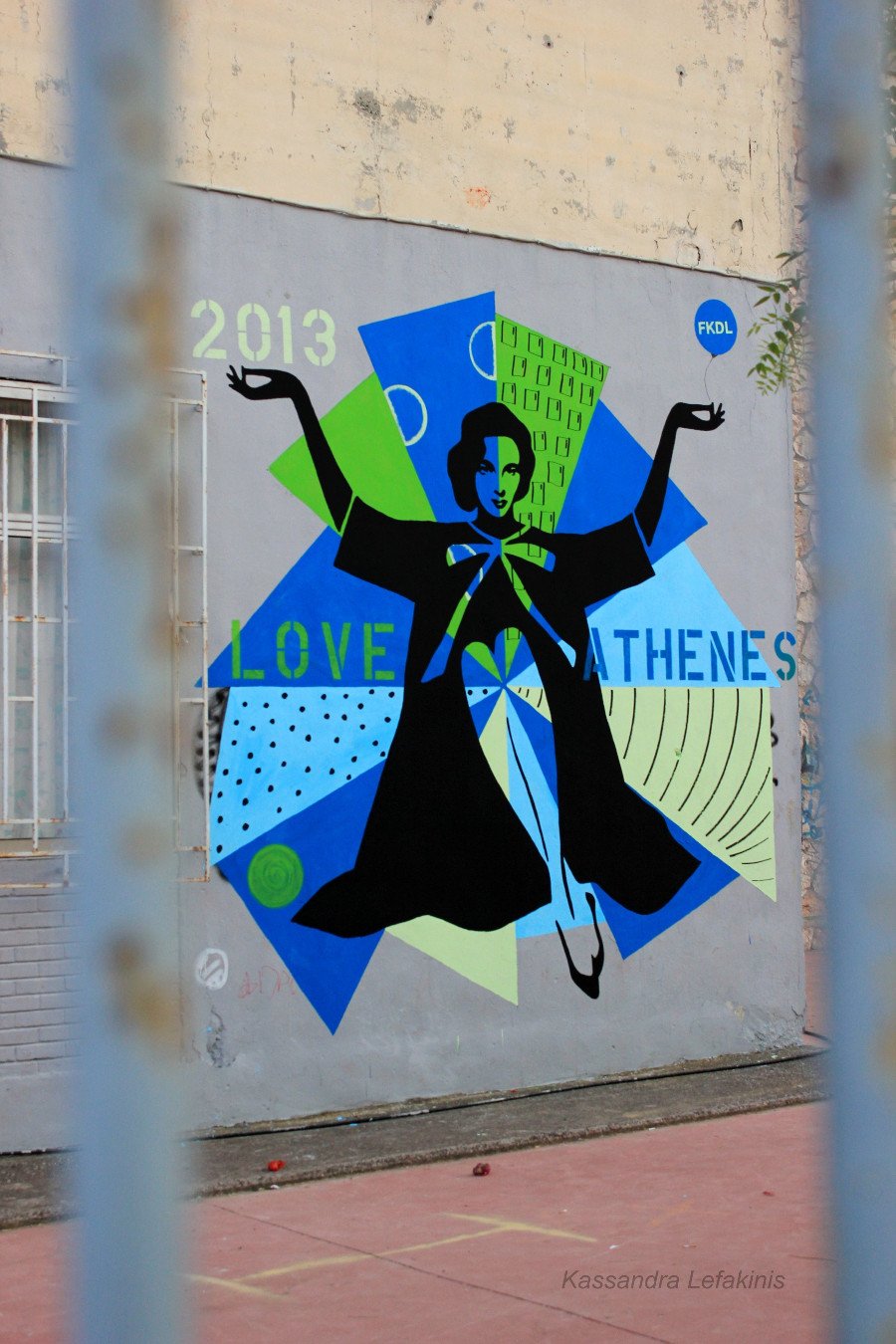 Koρυφαίοι street artists μεταμόρφωσαν όψεις δημοσίων κτηρίων σε Πλάκα, Πειραιώς, Νίκαια [εικόνες] | iefimerida.gr 2
