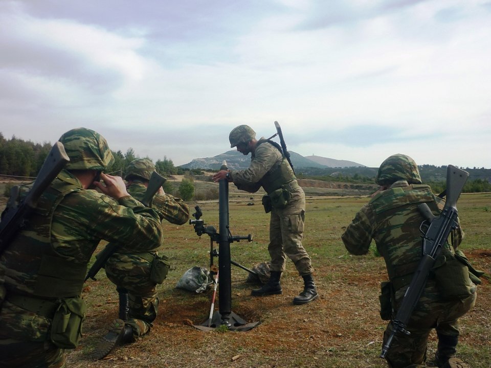 Βολές όλμων από Πεζικό -Ρεαλιστική εκπαίδευση Ανθυπολοχαγών [εικόνες] | iefimerida.gr 2