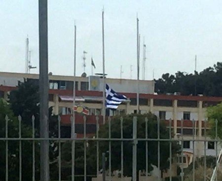 Μεσίστιες κυματίζουν οι σημαίες στην 1η Στρατιά στη Λάρισα [εικόνα] | iefimerida.gr 0