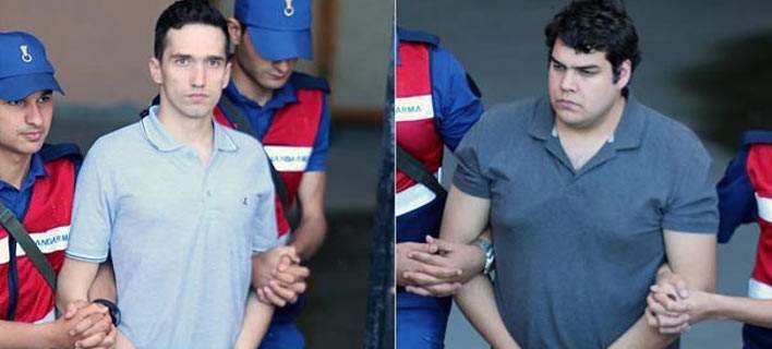 Βίντεο: Με χειροπέδες και ισχυρή αστυνομική παρουσία στο δικαστήριο οι 2 Ελληνες στρατιωτικοί | iefimerida.gr 1