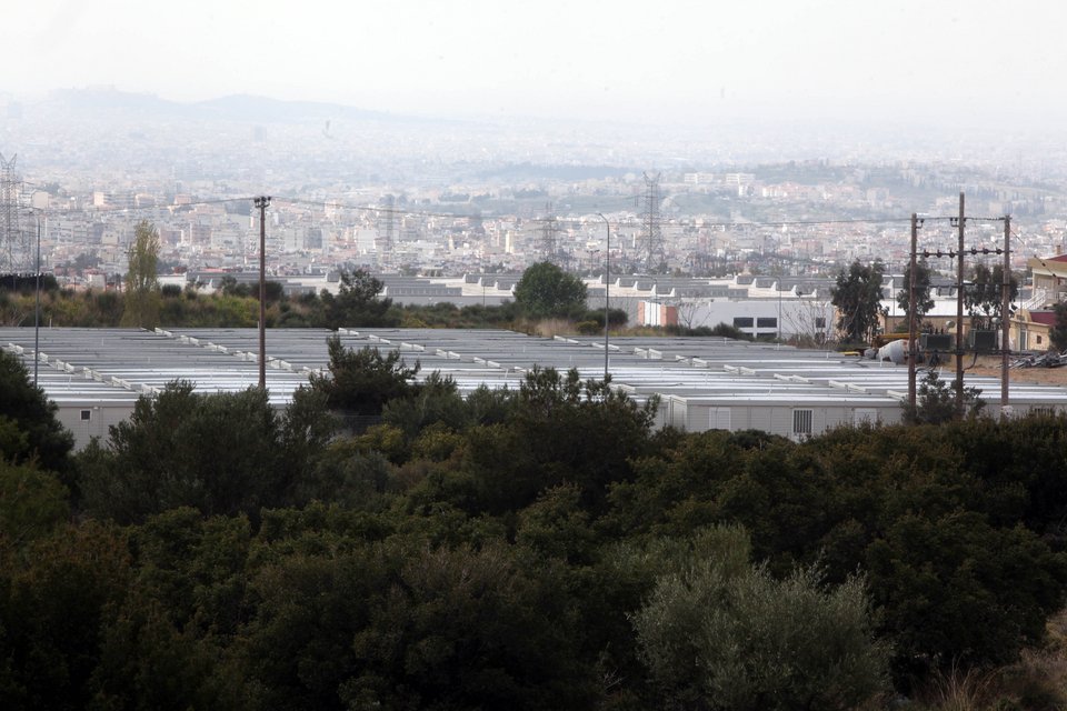 Σε 250 κοντέινερς θα φιλοξενηθούν οι 850 μετανάστες στην Αμυγδαλέζα [εικόνες] | iefimerida.gr 2