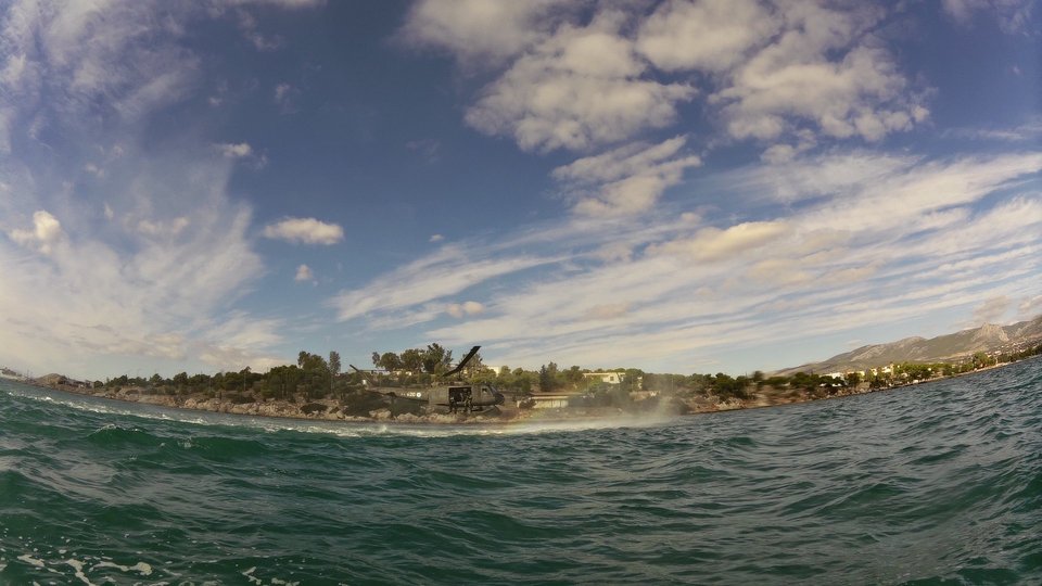 Ελληνες και Τσέχοι βατραχάνθρωποι δείχνουν πώς γίνεται η κατάληψη ενός νησιού [εικόνες] | iefimerida.gr 0