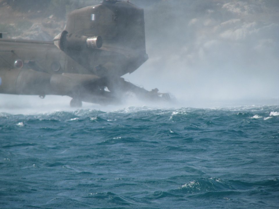 Ελληνες και Τσέχοι βατραχάνθρωποι δείχνουν πώς γίνεται η κατάληψη ενός νησιού [εικόνες] | iefimerida.gr 11