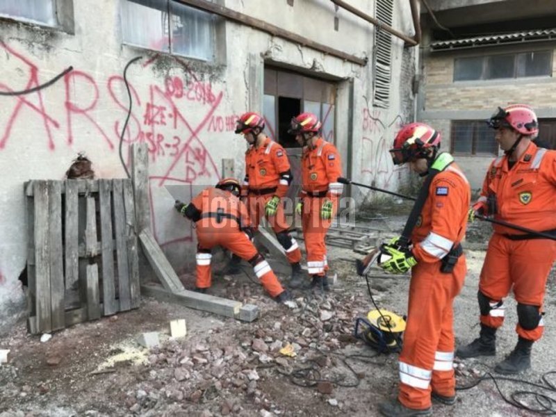 Ετσι σώζουν ανθρώπους μετά από σεισμό -Τα στελέχη της ΕΤΑΚ εντυπωσίασαν στη Σερβία [εικόνες] | iefimerida.gr 17