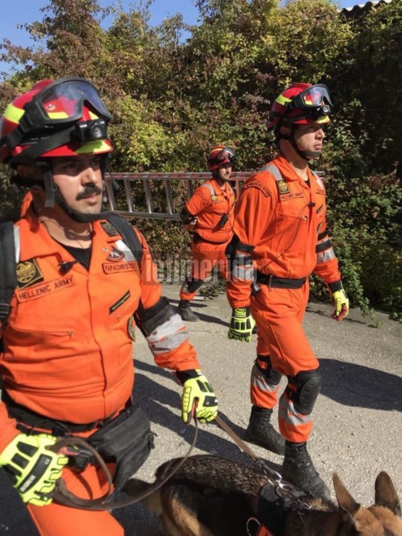Μαζί τους και ο ειδικά εκπαιδευμένος σκύλος