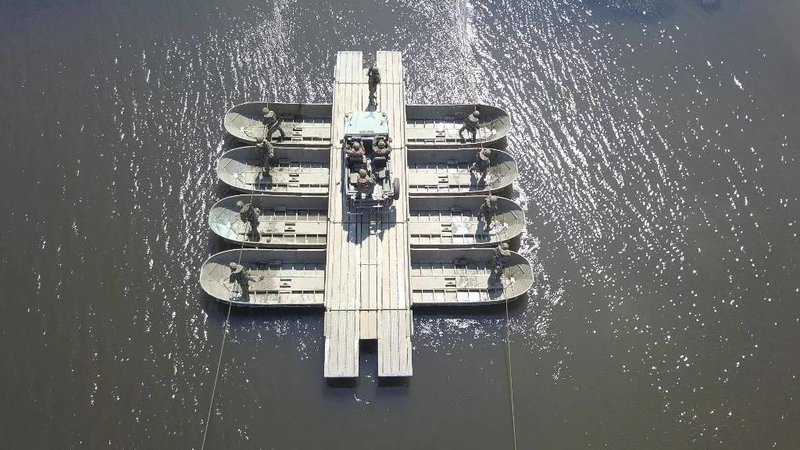 Στον Εβρο ο Ελληνικός Στρατός έκανε επίδειξη δύναμης -Εντυπωσιακή άσκηση με πλωτά μέσα [εικόνες]  | iefimerida.gr 7