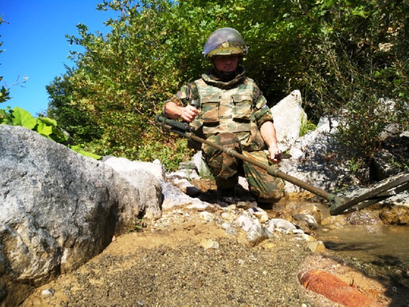 Ο Στρατός Ξηράς εξουδετέρωσε 34 νάρκες, 46 βλήματα και 21 χειροβομβίδες τον Ιούλιο [εικόνες] | iefimerida.gr 0