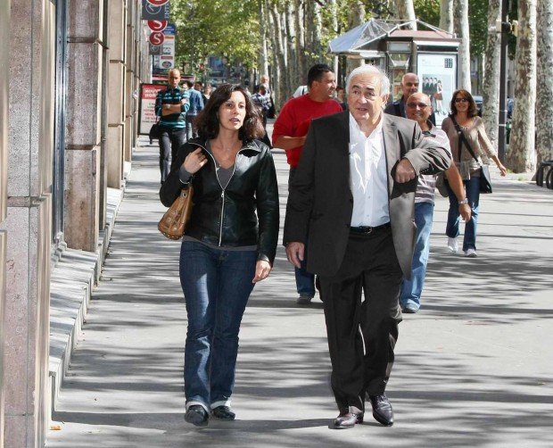 Η πρώτη βόλτα του Στρος Καν ελεύθερου στο Παρίσι [photos] | iefimerida.gr 2