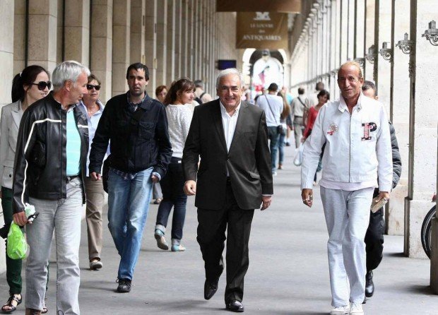 Η πρώτη βόλτα του Στρος Καν ελεύθερου στο Παρίσι [photos] | iefimerida.gr 5