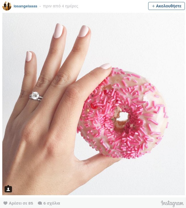 25 γυναίκες δείχνουν τα ολοστρόγγυλα μονόπετρά τους -Κλασικά, πάνε με όλα τα στιλ [εικόνες] | iefimerida.gr 2