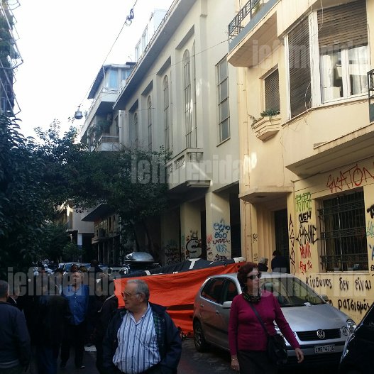 Το στρώμα της Πυροσβεστικής έσωσε 45χρονο στο κέντρο της Αθήνας [εικόνες] | iefimerida.gr 1