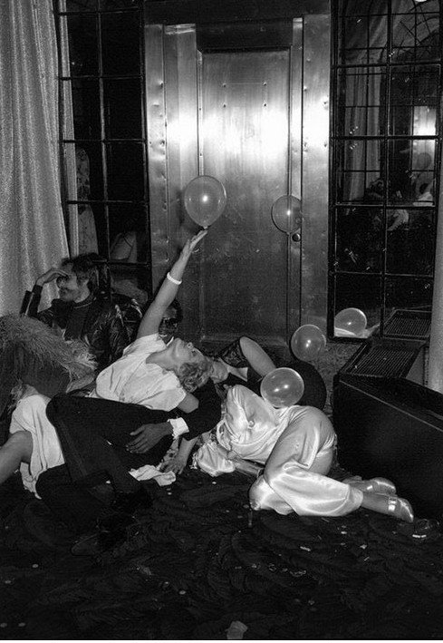 Πώς γιόρταζαν τα Χριστούγεννα στο studio 54 -Νέες φωτογραφίες για το «αμαρτωλό» κλαμπ [εικόνες] | iefimerida.gr 15