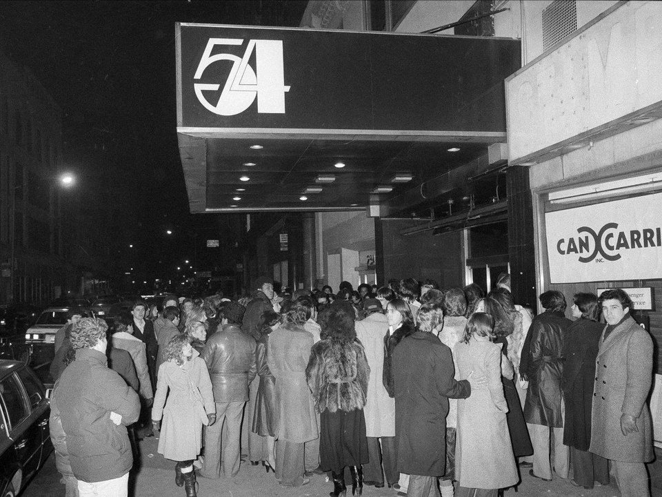 Πρώτη γεύση από το φιλμ για το διαβόητο Studio 54 της Νέας Υόρκης [βίντεο]  | iefimerida.gr 0