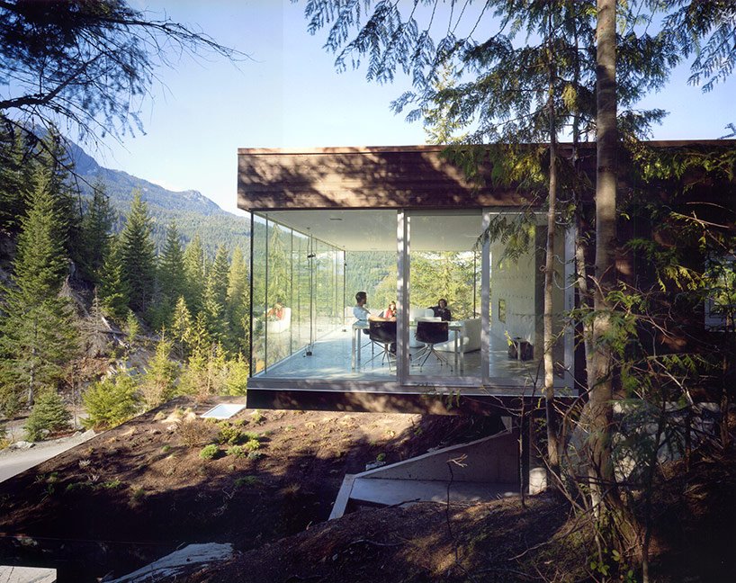 Μοναδικό -Η μίνιμαλ κατοικία που χτίστηκε μέσα σε έναν τεράστιο βράχο [εικόνες] | iefimerida.gr 0