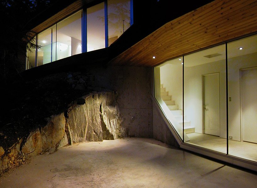 Μοναδικό -Η μίνιμαλ κατοικία που χτίστηκε μέσα σε έναν τεράστιο βράχο [εικόνες] | iefimerida.gr 8