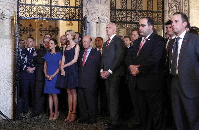 Πώς ο Τραμπ άλλαξε γνώμη σε δυο μέρες και βομβάρδισε τη Συρία -Τα επόμενα βήματα και οι κίνδυνοι | iefimerida.gr 1