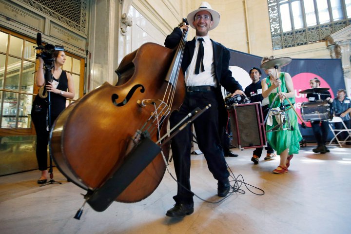 Μουσικοί περνάνε από οντισιόν για μία θέση στον υπόγειο σιδηρόδρομο της Νέας Υόρκης [εικόνες & βίντεο] | iefimerida.gr 2