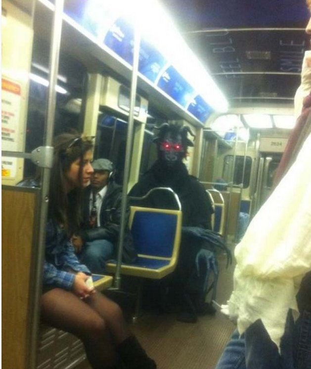 Ιδού γιατί το μετρό θεωρείται ένα από τα εκκεντρικότερα μέρη -Οι πιο παράξενοι συνταξιδιώτες [εικόνες] | iefimerida.gr 6