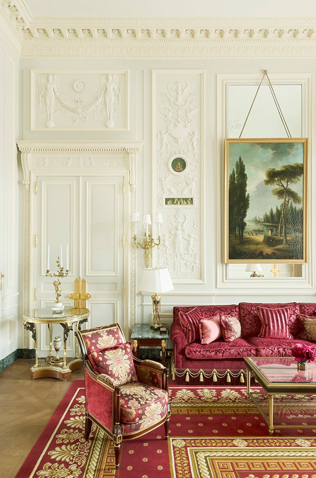 Ξενοδοχείο Ritz στο Παρίσι: Καναπέδες σε στυλ Λουδοβίκου XVI, ακόμη και κουρτίνες βγαίνουν σε δημοπρασία [εικόνες] | iefimerida.gr 3