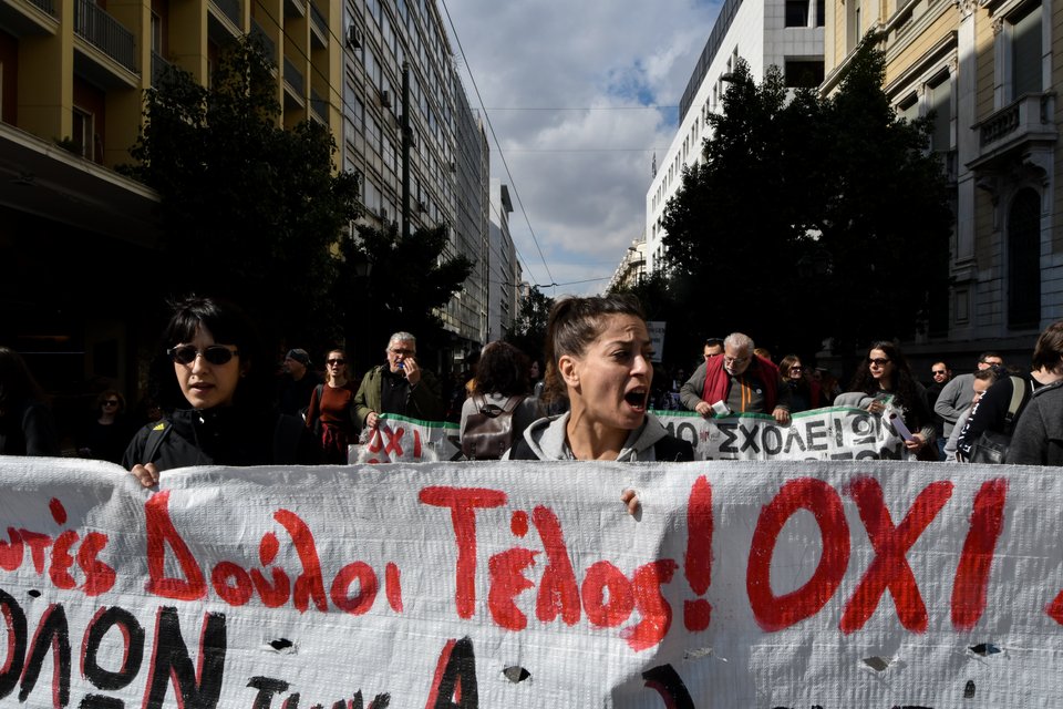 Καθηγητές διαμαρτύρονται για το νέο νόμο του υπουργείου Παιδείας