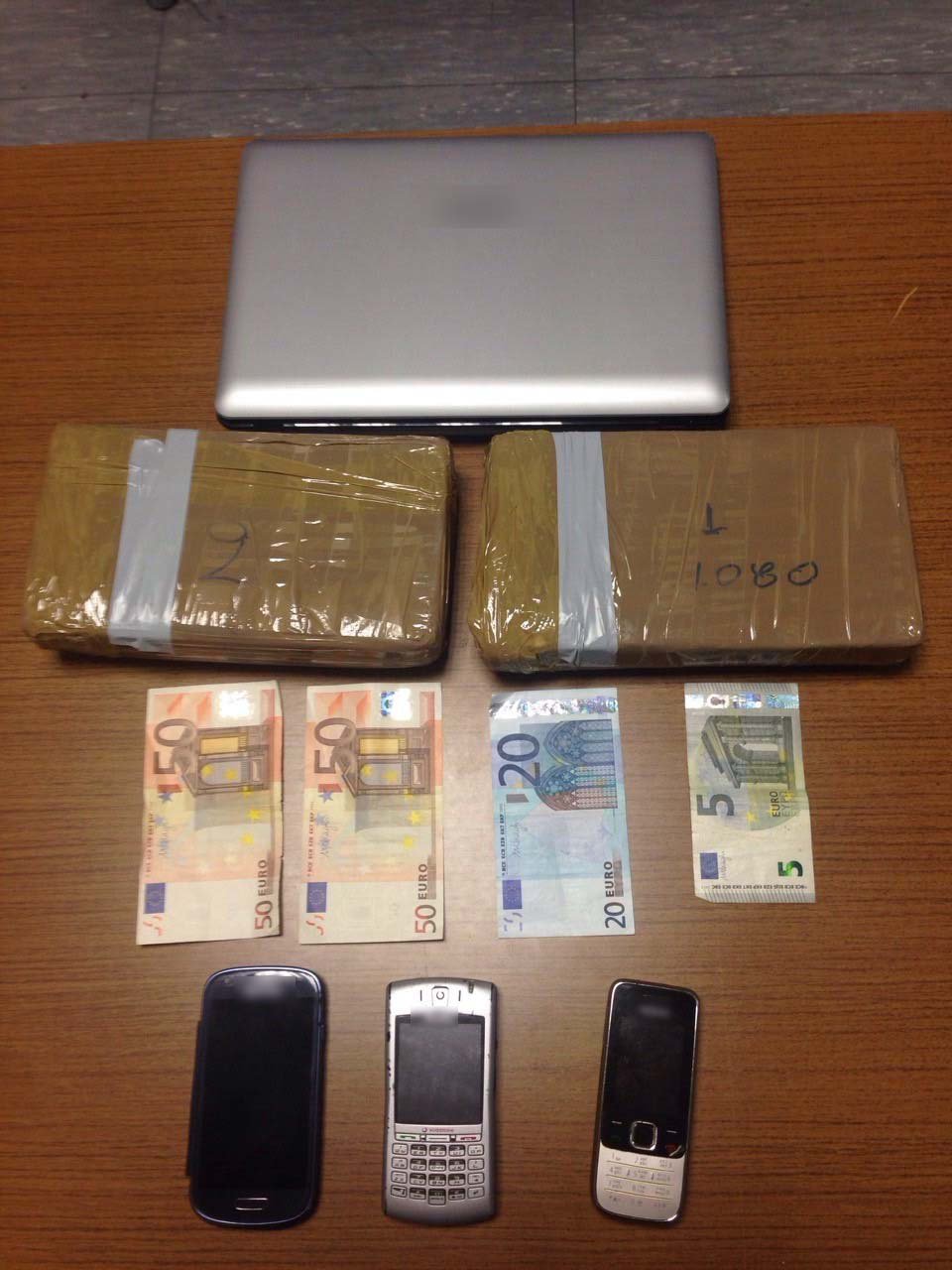 Σύλληψη διακινητή κοκαΐνης στη Γλυφάδα [εικόνα] | iefimerida.gr 0