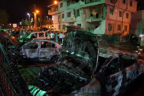 Τρόμος στην Τουρκία: Δύο άνθρωποι σκοτώθηκαν από έκρηξη σε αστυνομικό τμήμα [εικόνες] | iefimerida.gr 1