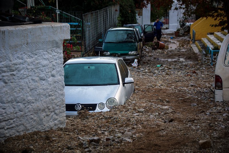 Αρχίζει η καταγραφή των ζημιών από τις πλημμύρες στη Σύμη | iefimerida.gr 1