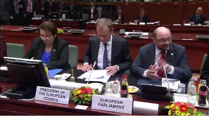 Η Σύνοδος Κορυφής κράτησε ενός λεπτού σιγή για τους 22 νεκρούς από την τρομοκρατική επίθεση στην Τυνησία [εικόνες & βίντεο] | iefimerida.gr 2