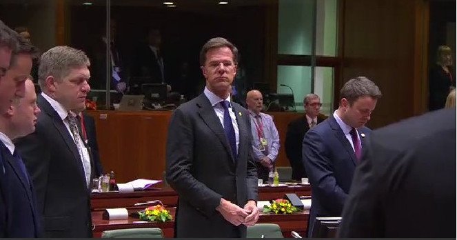 Η Σύνοδος Κορυφής κράτησε ενός λεπτού σιγή για τους 22 νεκρούς από την τρομοκρατική επίθεση στην Τυνησία [εικόνες & βίντεο] | iefimerida.gr 4