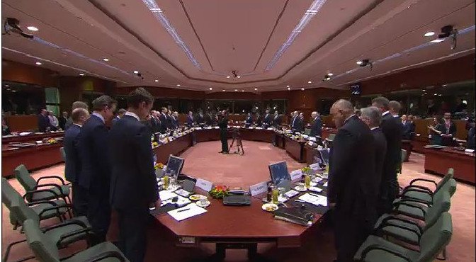 Η Σύνοδος Κορυφής κράτησε ενός λεπτού σιγή για τους 22 νεκρούς από την τρομοκρατική επίθεση στην Τυνησία [εικόνες & βίντεο] | iefimerida.gr 8