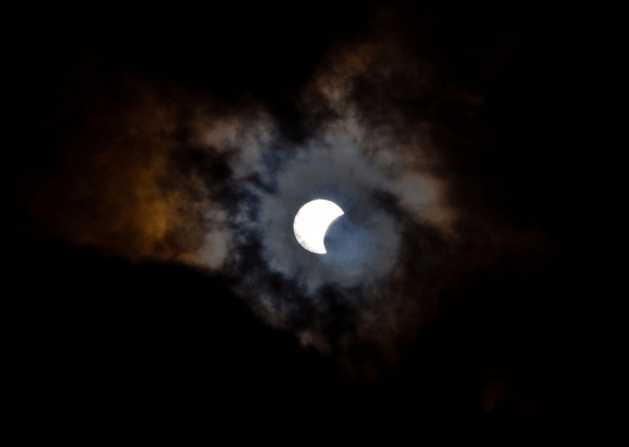 Η έκλειψη ηλίου ανά την υφήλιο -Από την Αφρική και τις ΗΠΑ έως την Ευρώπη πώς «υποδέχτηκαν» το σπάνιο φαινόμενο [εικόνες]  | iefimerida.gr 3