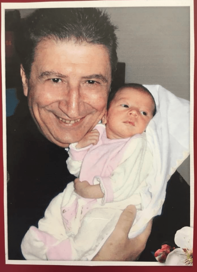 Το αντίο της Σάννυ Μπαλτζή στον Χάρρυ Κλυνν -Τον παππού της κόρης της [εικόνες] | iefimerida.gr 1