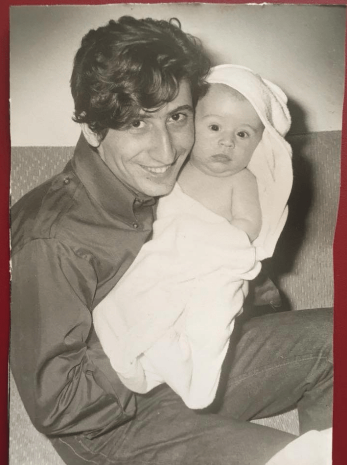 Το αντίο της Σάννυ Μπαλτζή στον Χάρρυ Κλυνν -Τον παππού της κόρης της [εικόνες] | iefimerida.gr 0