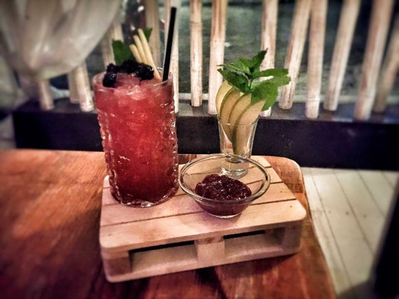 Sunrise: Το beach bar του φετινού καλοκαιριού είναι στο Αγκίστρι -Κοκτέιλ που ξεσηκώνουν, πάνω στη θάλασσα [εικόνες] | iefimerida.gr 1