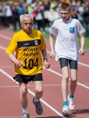 Ο σούπερ παππούς της Ευρώπης -Στα 104 του έκανε κούρσα 100 μ. και πέτυχε ρεκόρ [εικόνες] | iefimerida.gr 3
