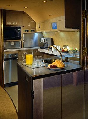 Το τζάμπο μου, η βίλα μου: Αεροπλάνα μεταμορφώνονται σε ιπτάμενα παλάτια -Η νέα τρέλα των δισεκατομμυριούχων [εικόνες] | iefimerida.gr 1