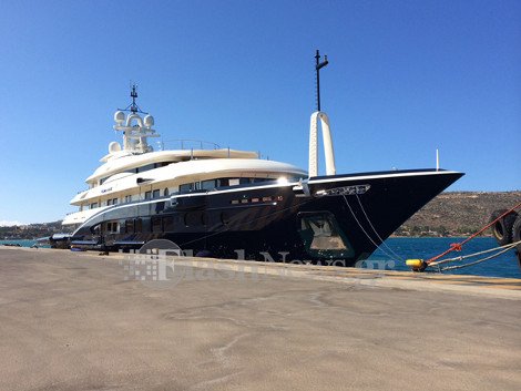 Τα έχασαν στην Σούδα από το υπερπολυτελές γιοτ που βρέθηκε στο λιμάνι [εικόνες] | iefimerida.gr 0